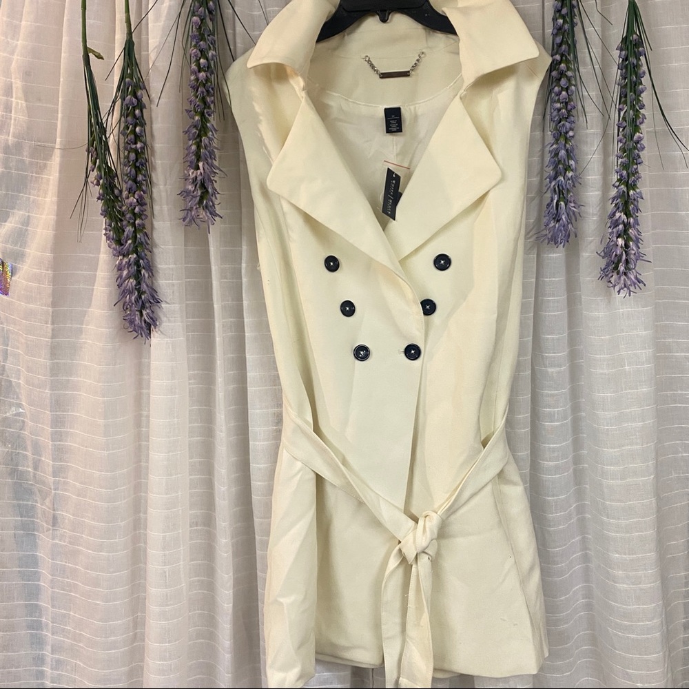 White House Black Market Belted Topper- 14